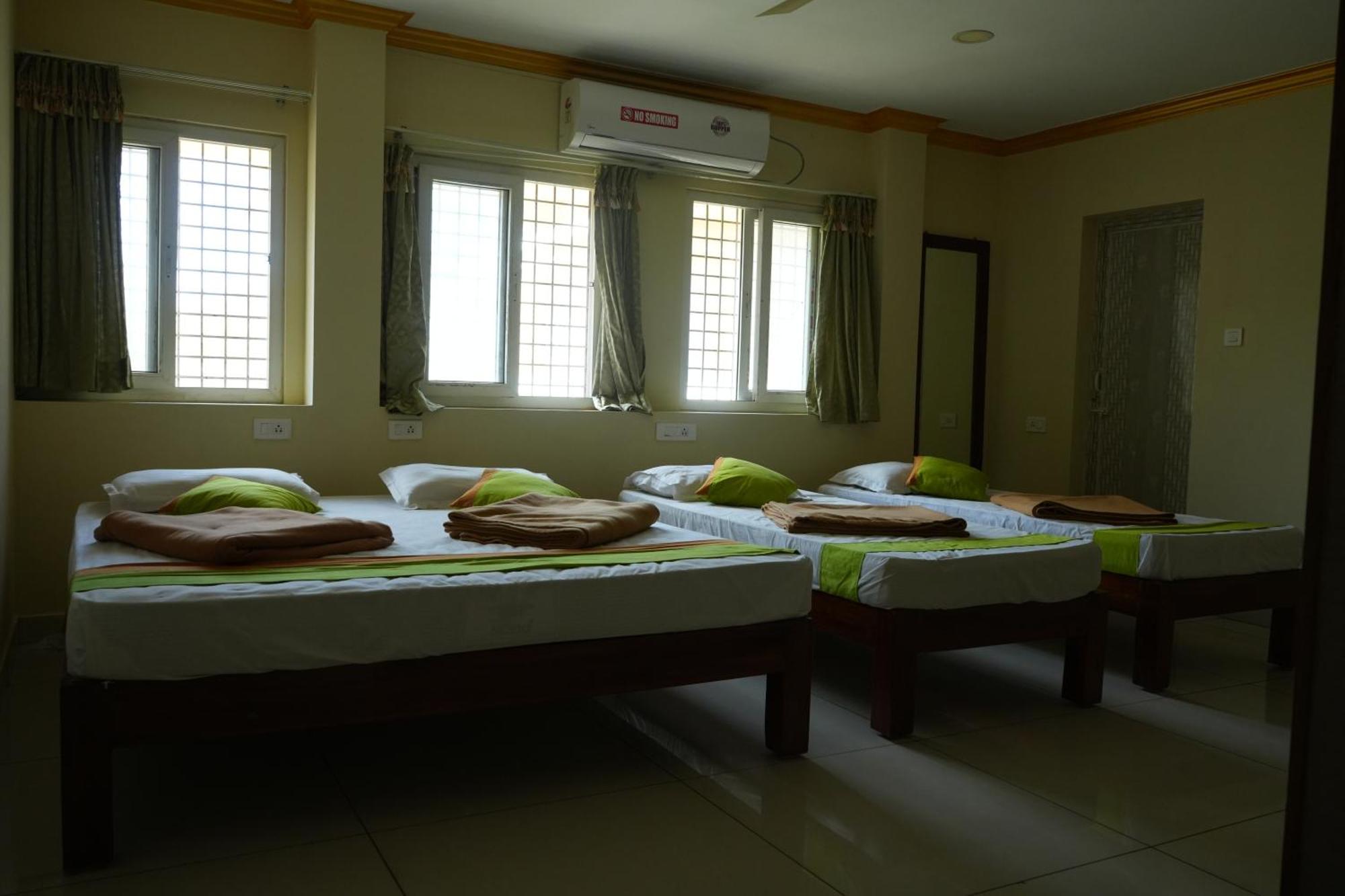 Coorg Inn Kushalnagar Exterior photo